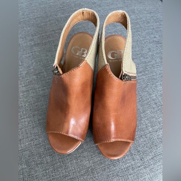 Two toned Gianni Bini wedges - Picture 7 of 8